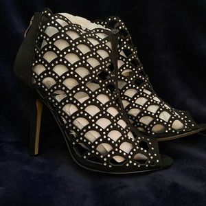 CHELSEA & ZOE | DANESHA-BLACK HEELS | SIZE 9